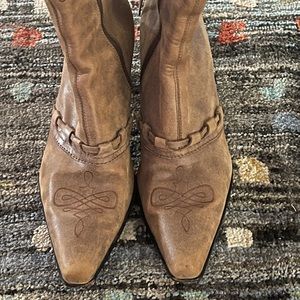 Woman’s Vintage Genuine Leather Western Roper Booties Detailed Stitching